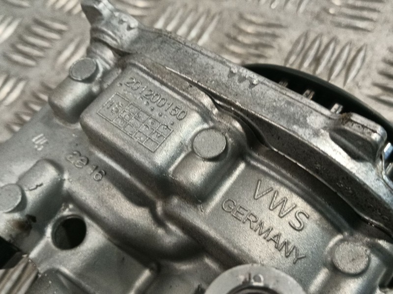 Recambio de bomba aceite para volkswagen touran (5t1) 2.0 tdi referencia OEM IAM 04L145305 04L145208 