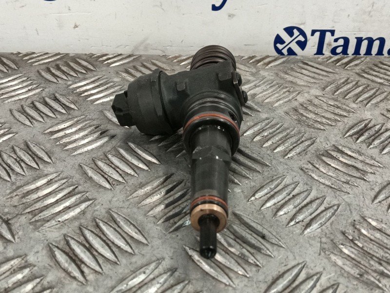 Recambio de inyector para volkswagen golf iv (1j1) 1.9 tdi referencia OEM IAM 038130073AL  