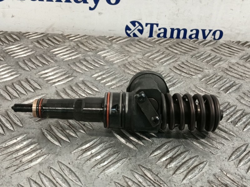 Recambio de inyector para volkswagen golf iv (1j1) 1.9 tdi referencia OEM IAM 038130073AL  
