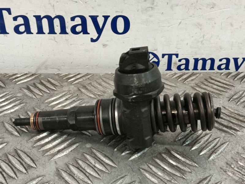 Recambio de inyector para volkswagen golf iv (1j1) 1.9 tdi referencia OEM IAM 038130073AL  