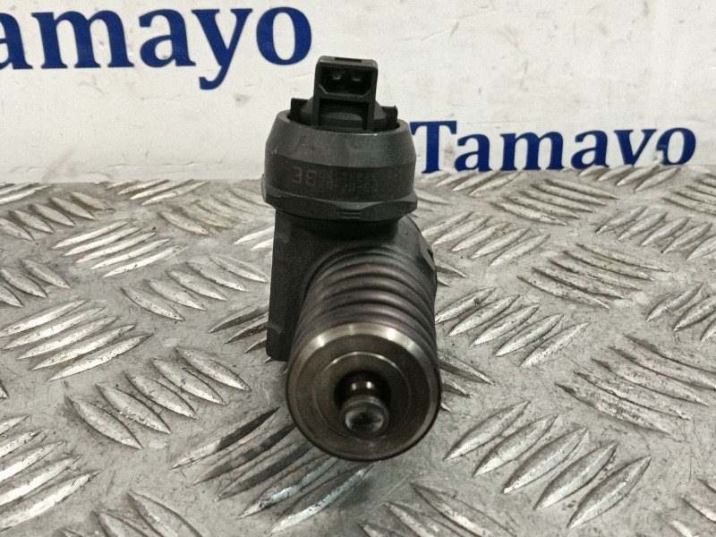 Recambio de inyector para volkswagen golf iv (1j1) 1.9 tdi referencia OEM IAM 038130073AL  