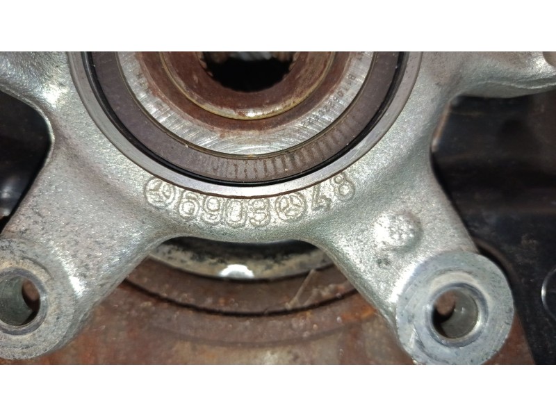 Recambio de mangueta delantera izquierda para mercedes-benz clase a (w169) 2.0 cdi cat referencia OEM IAM 690348  