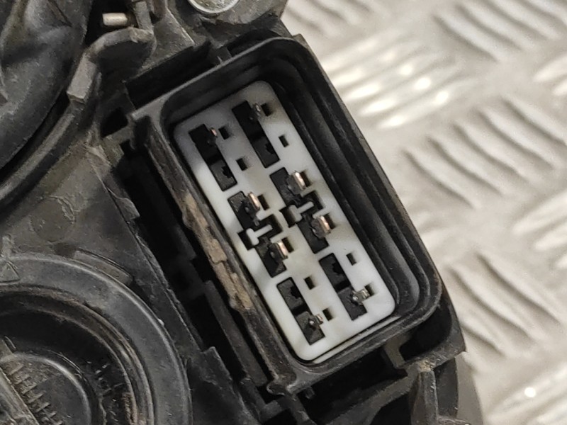 Recambio de faro izquierdo para volvo v50 familiar 2.0 diesel cat referencia OEM IAM 30698885  
