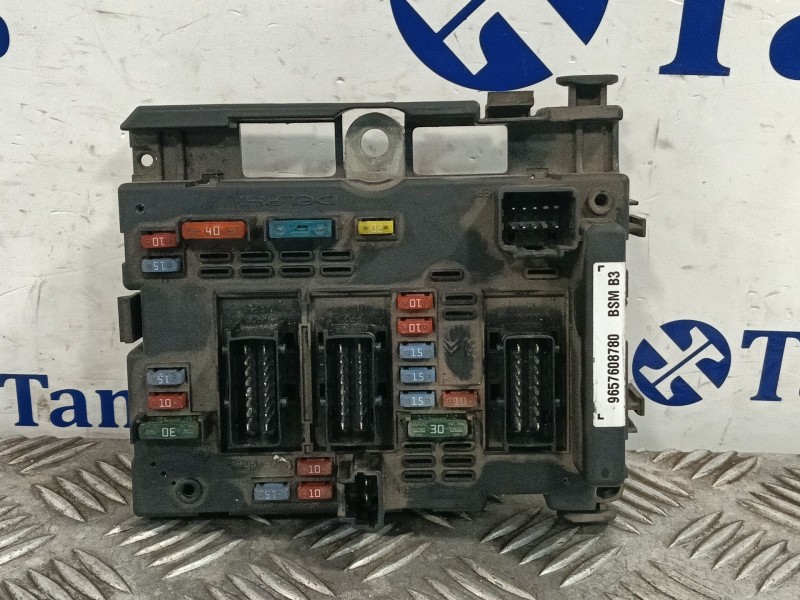 Recambio de caja reles / fusibles para peugeot 307 sw (3h) 1.6 hdi 110 referencia OEM IAM 9657608780  