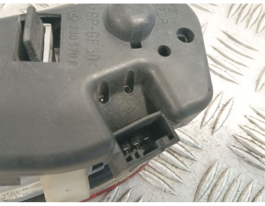 Recambio de piloto trasero derecho interior para bmw 3 (e46) 330 i referencia OEM IAM 8364924 230512 230522R