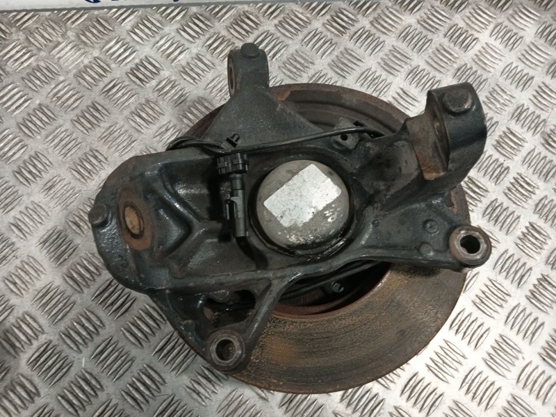 Recambio de mangueta delantera izquierda para iveco daily vi furgoneta 33s15, 35s15, 35c15 referencia OEM IAM   