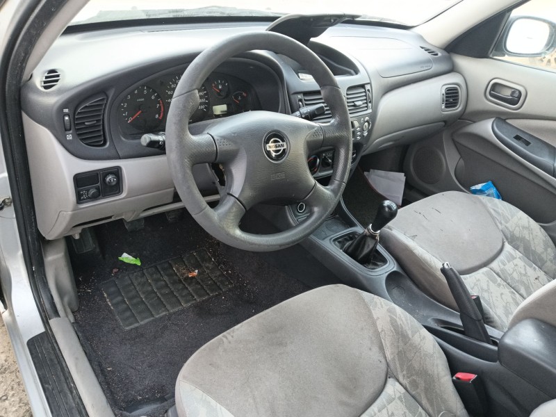nissan almera ii hatchback (n16) del año 2000