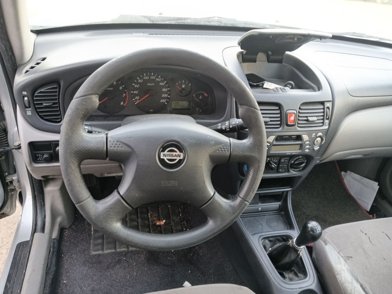 nissan almera ii hatchback (n16) del año 2000