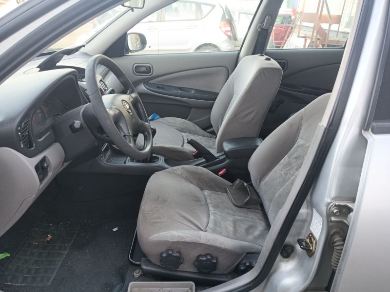 nissan almera ii hatchback (n16) del año 2000