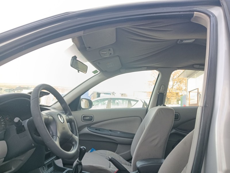 nissan almera ii hatchback (n16) del año 2000