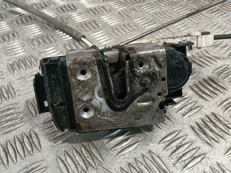 Recambio de cerradura puerta delantera izquierda para volkswagen crafter caja cerrada referencia OEM IAM 45011168  