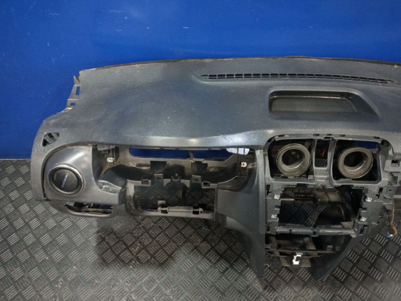 Recambio de salpicadero para dacia sandero referencia OEM IAM 278600249R 681007387R 