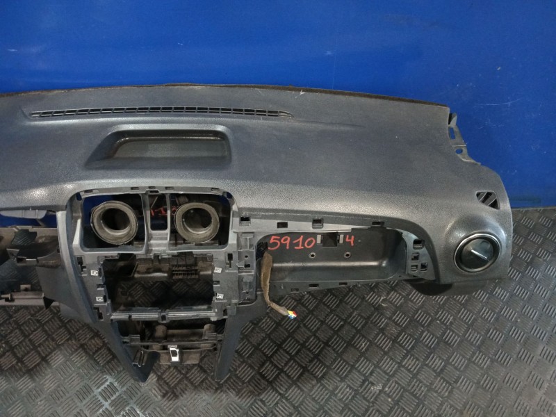 Recambio de salpicadero para dacia sandero referencia OEM IAM 278600249R 681007387R 