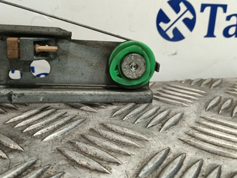 Recambio de elevalunas delantero derecho para volkswagen crafter caja cerrada referencia OEM IAM A9067200146  