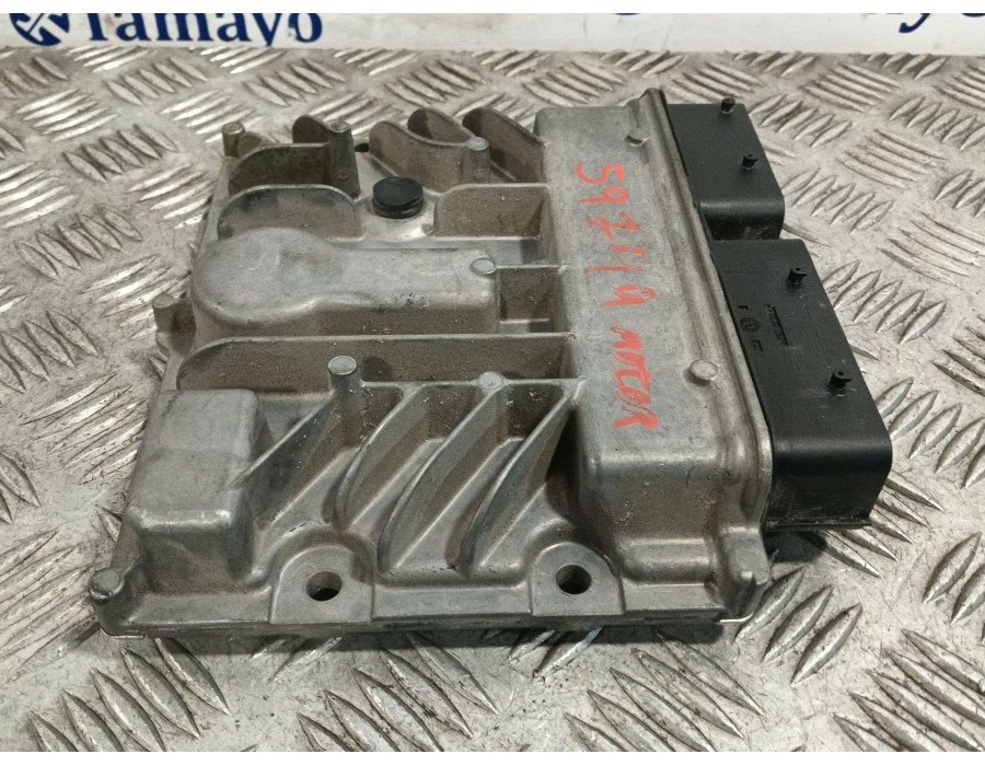 Recambio de centralita motor uce para chevrolet cruze hatchback (j305) 1.7 d referencia OEM IAM 55588354 55579719 