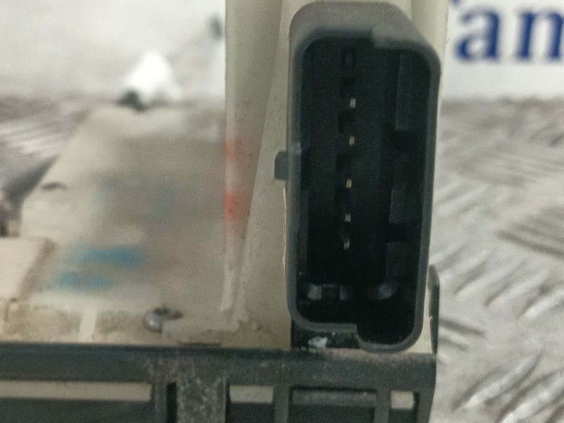 Recambio de cerradura puerta delantera derecha para peugeot 208 i (ca_, cc_) 1.6 referencia OEM IAM 45047185  