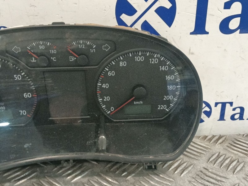 Recambio de cuadro instrumentos para volkswagen polo iv (9n_, 9a_) 1.4 16v referencia OEM IAM 6Q0920803S 110080320029A 88311330