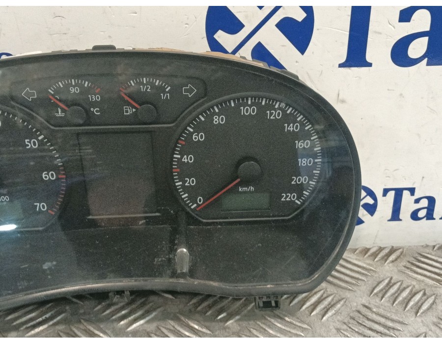 Recambio de cuadro instrumentos para volkswagen polo iv (9n_, 9a_) 1.4 16v referencia OEM IAM 6Q0920803S 110080320029A 88311330