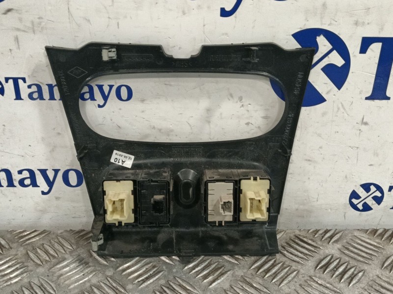 Recambio de moldura para dacia sandero referencia OEM IAM 275009384R  