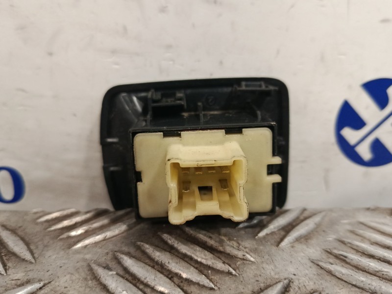 Recambio de mando elevalunas delantero derecho para dacia sandero referencia OEM IAM 0024008901T056  