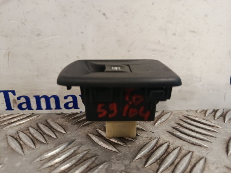 Recambio de mando elevalunas trasero derecho para dacia sandero referencia OEM IAM 0024008901T056  