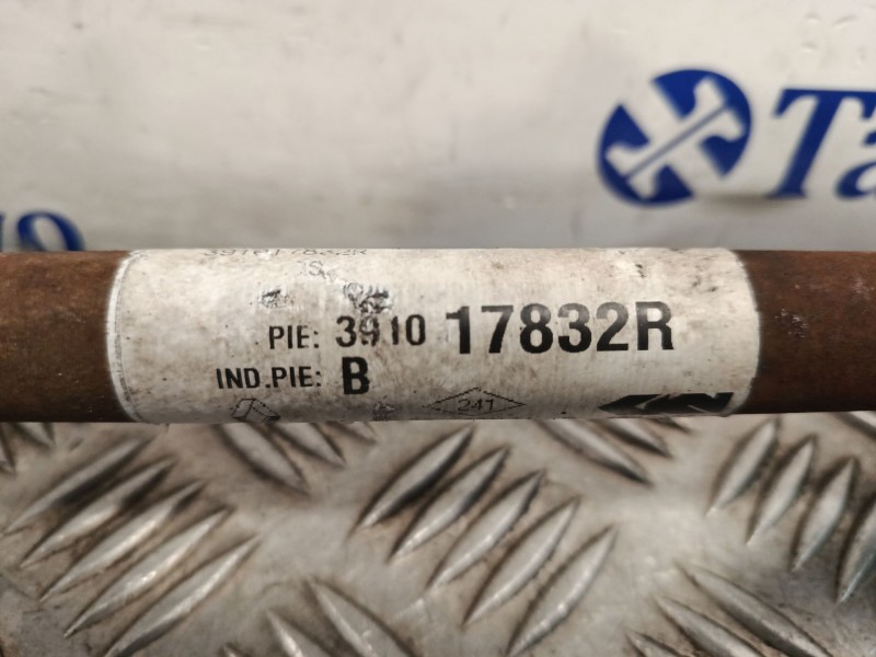 Recambio de transmision delantera izquierda para dacia sandero referencia OEM IAM 17832R  