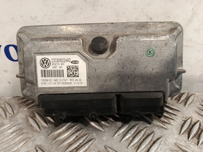 Recambio de centralita motor uce para volkswagen polo iv (9n_, 9a_) 1.4 16v referencia OEM IAM 03C906024AD  
