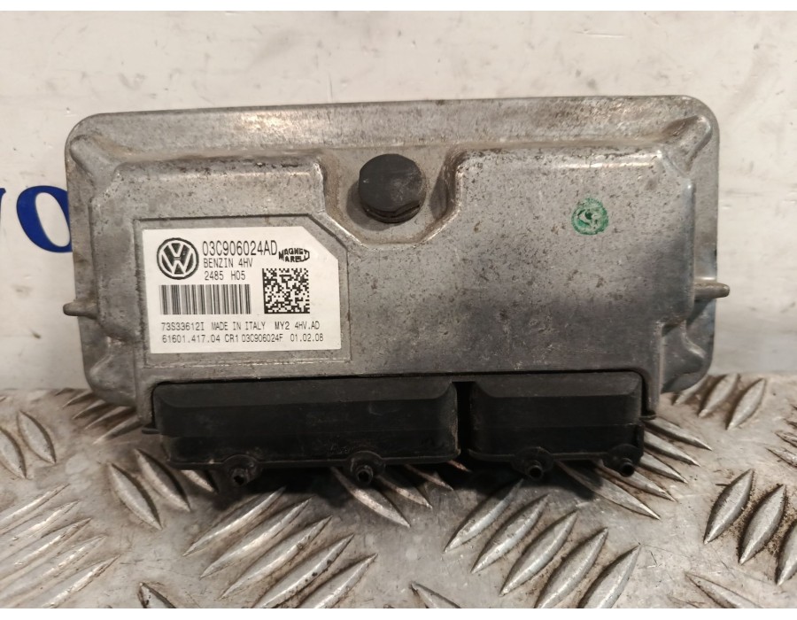 Recambio de centralita motor uce para volkswagen polo iv (9n_, 9a_) 1.4 16v referencia OEM IAM 03C906024AD  
