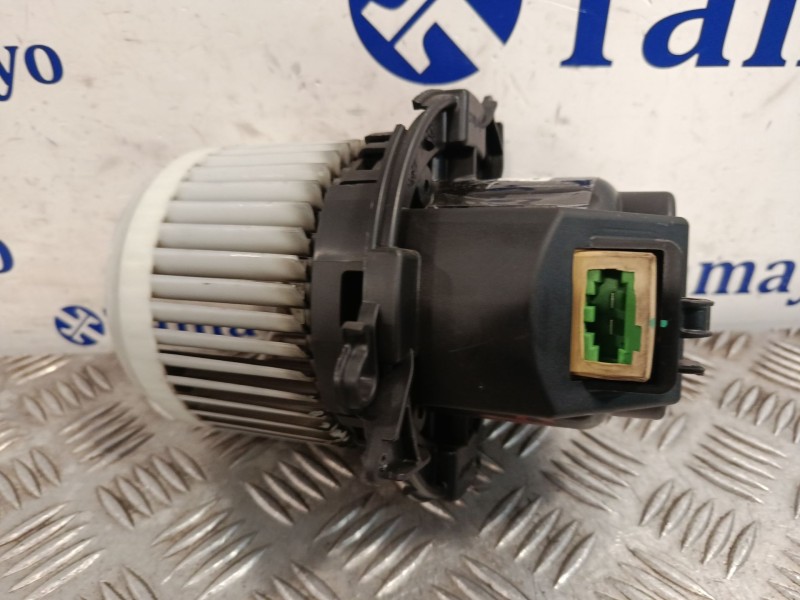 Recambio de motor calefaccion para dacia sandero referencia OEM IAM 5P3730100 5P3730200 