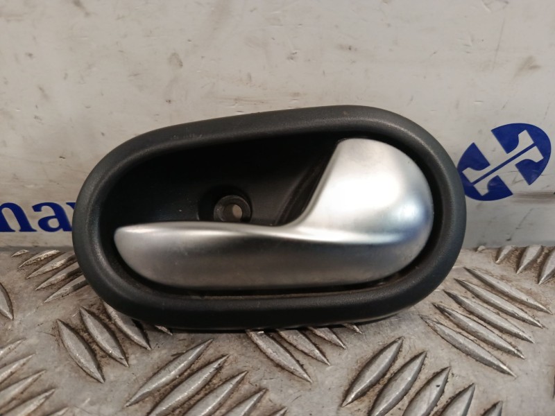 Recambio de maneta interior trasera derecha para dacia sandero referencia OEM IAM 826724918R  