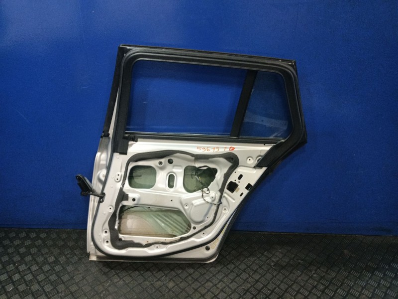 Recambio de puerta trasera izquierda para bmw 5 touring (f11) 520 d referencia OEM IAM 41007206120  