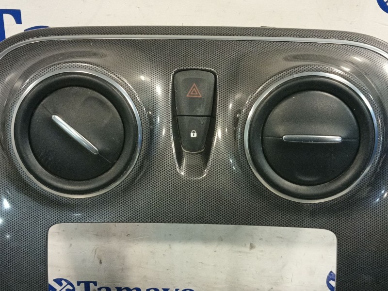 Recambio de moldura para dacia sandero referencia OEM IAM 682603655R 682607123R 682602432R