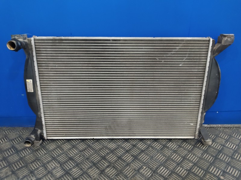 Recambio de radiador agua para audi a4 berlina (8e) 2.0 tdi referencia OEM IAM 8E0121251A  