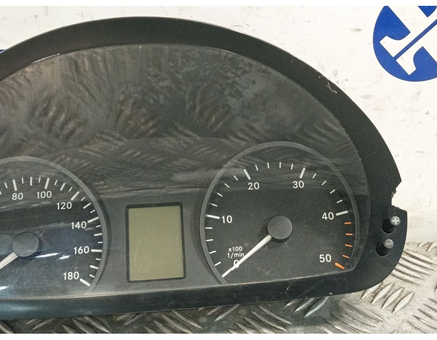 Recambio de cuadro instrumentos para mercedes-benz sprinterii caja cerrada (desde 01.06) referencia OEM IAM A9064465821 A9064480