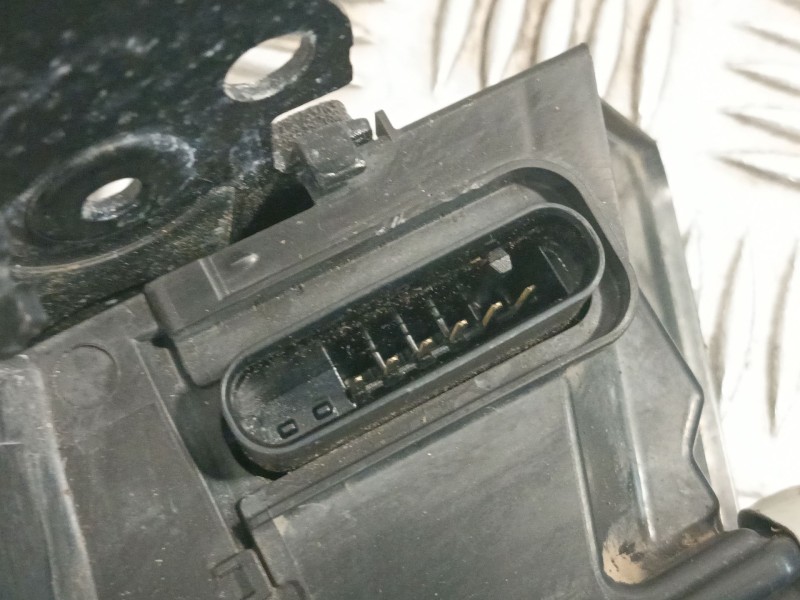 Recambio de cerradura puerta delantera izquierda para jaguar xe (x760) 2.0 d referencia OEM IAM GX73203A29ED 938803105 
