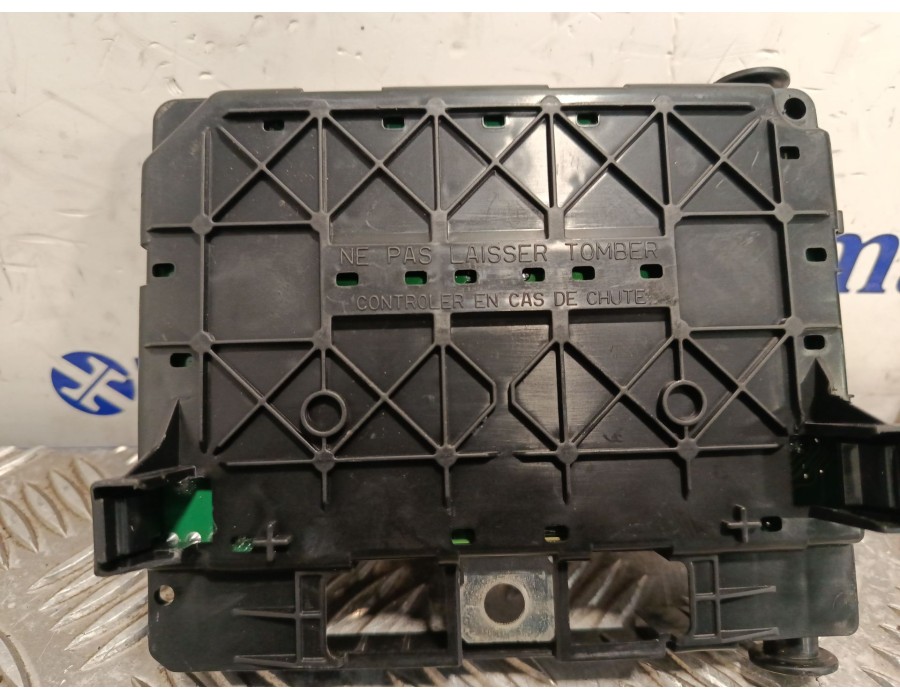 Recambio de caja reles / fusibles para citroën c3 i (fc_, fn_) 1.4 i referencia OEM IAM 9643498880  