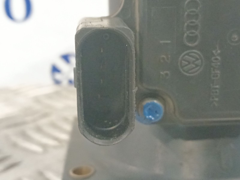 Recambio de caudalimetro para audi a3 (8l1) 1.6 referencia OEM IAM 06A906461B  