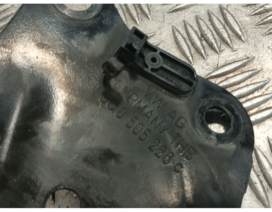 Recambio de brazo suspension inferior trasero derecho para volkswagen touran (5t1) 2.0 tdi referencia OEM IAM 5Q0505226  