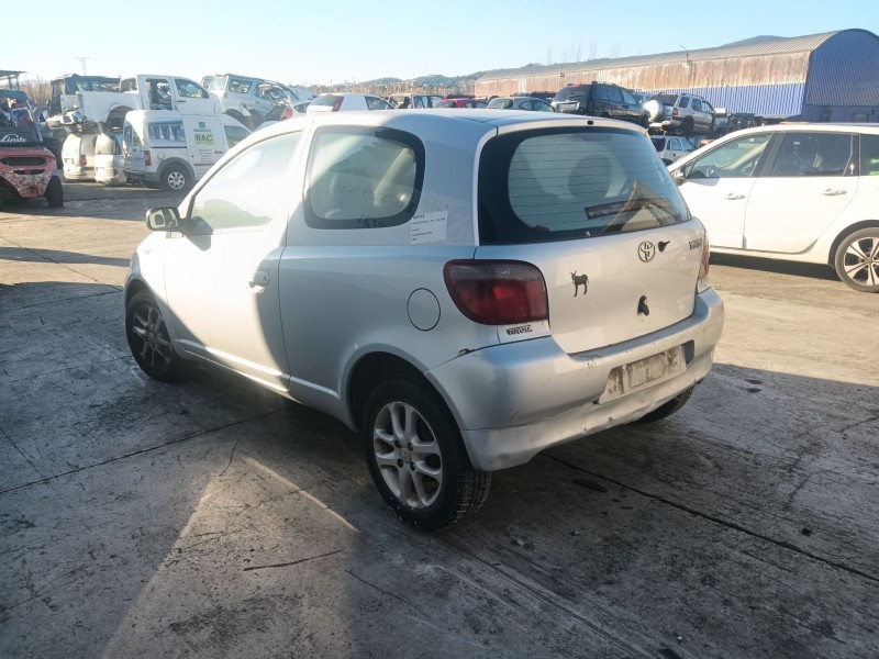 toyota yaris (_p1_) del año 2000