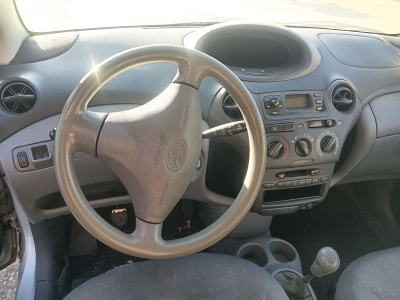 toyota yaris (_p1_) del año 2000