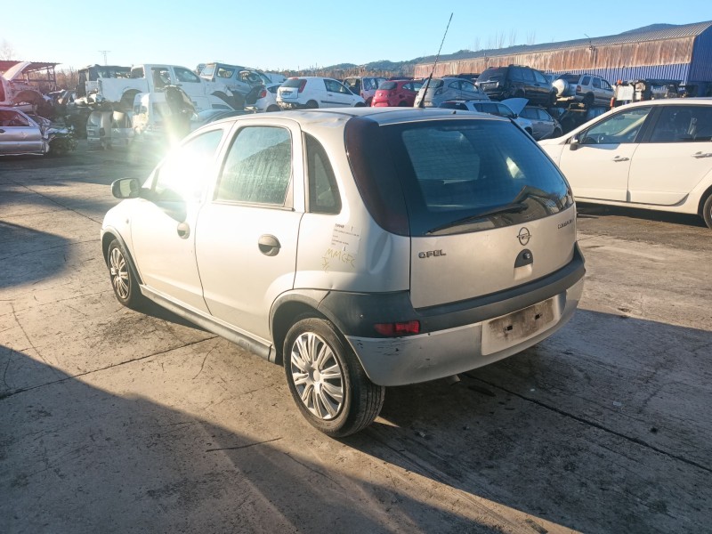 opel corsa c (x01) del año 2002
