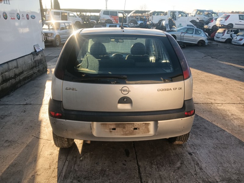 opel corsa c (x01) del año 2002