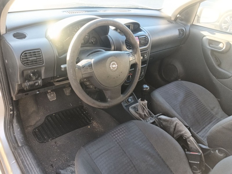 opel corsa c (x01) del año 2002