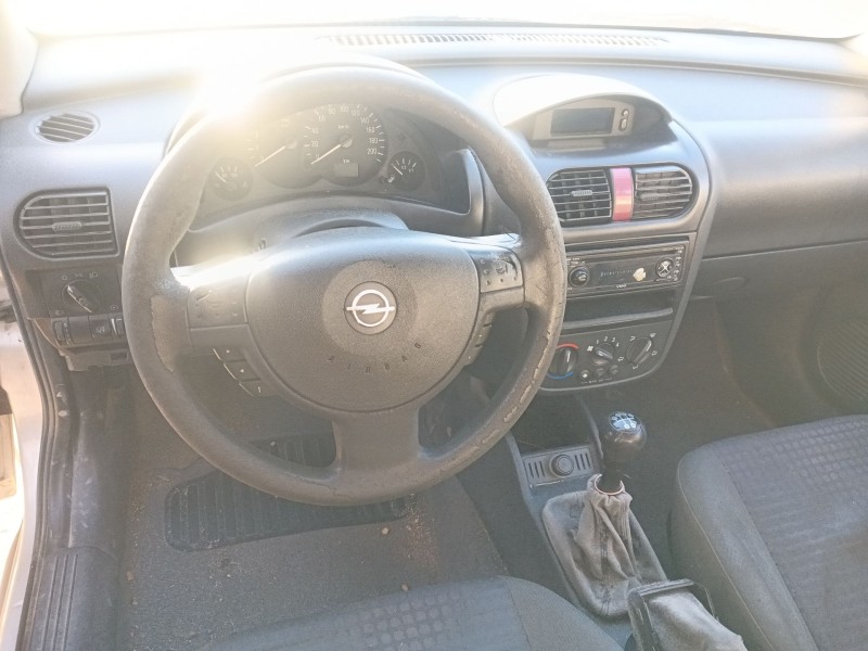 opel corsa c (x01) del año 2002
