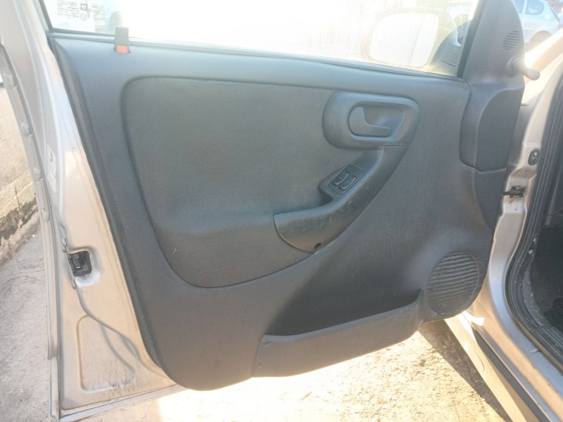 opel corsa c (x01) del año 2002