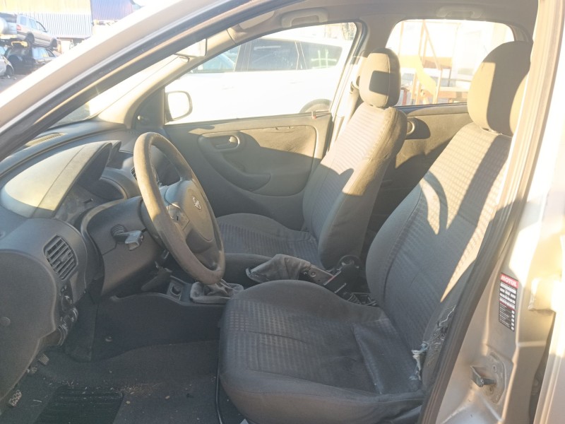 opel corsa c (x01) del año 2002