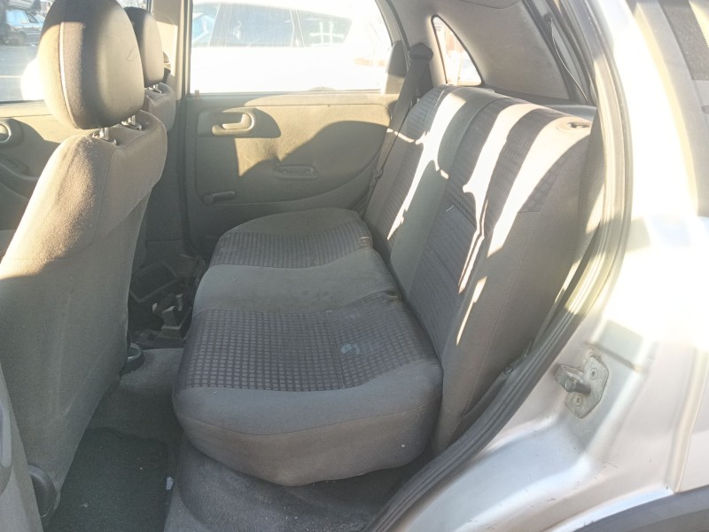 opel corsa c (x01) del año 2002