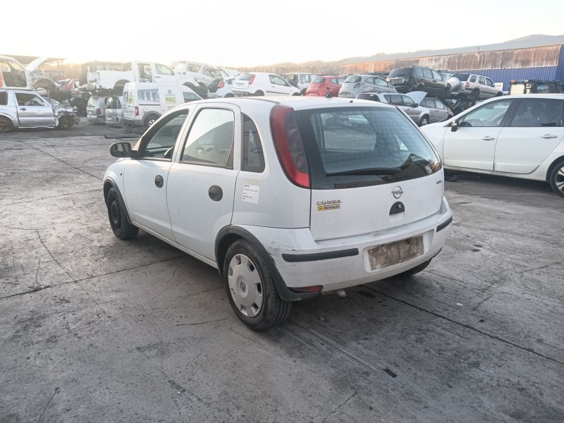 opel corsa c (x01) del año 2004