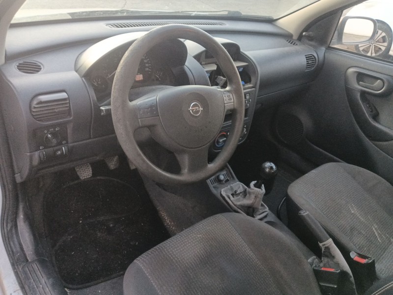 opel corsa c (x01) del año 2004
