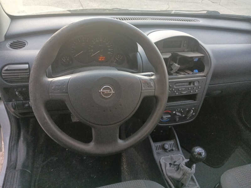 opel corsa c (x01) del año 2004